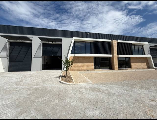 654M² WAREHOUSE TO LET IN STIKLAND INDUSTRIAL